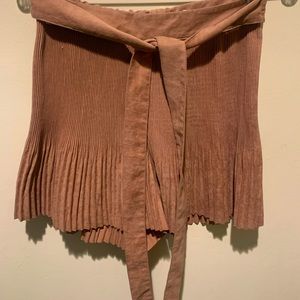 Suede pleated shorts